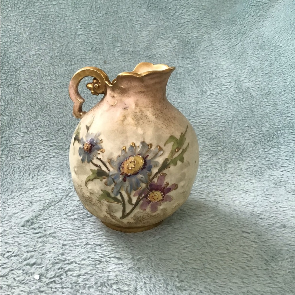 Porcelain vase by Amphora Works/Reissner, Stellmacher and Kessel of Bohemia